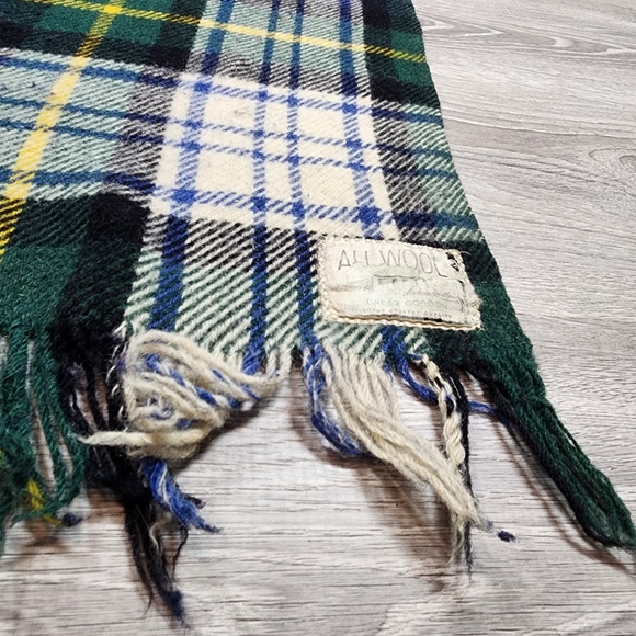 VINTAGE Virgin Wool Made In Scotland Plaid Tartan Blanket Poncho Tassels - Picture 5 of 16